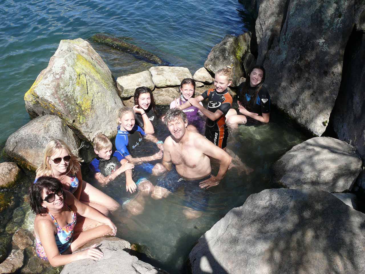 lake tarawera hot pools